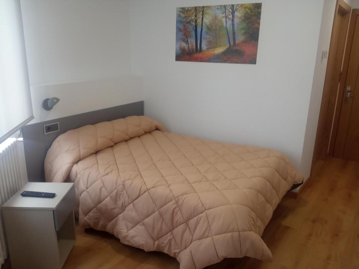 Hostal Outarelo Ourense Esterno foto